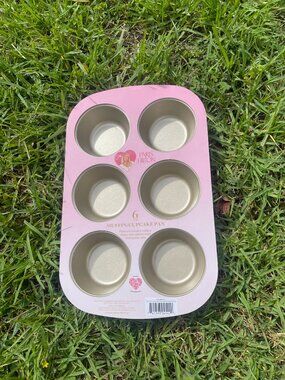 Paris Hilton Pink 6-Cup Muffin Cupcake Pan NWT